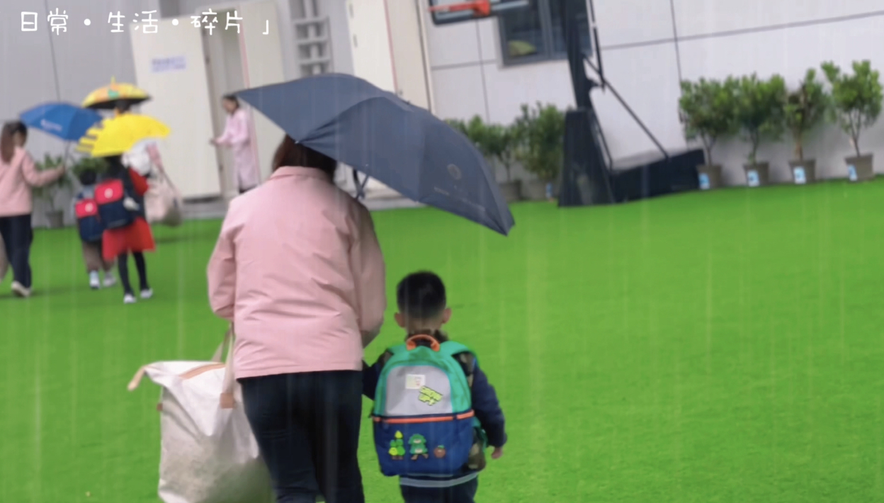 【幼儿园】2023年下雨天教师晨间接待剪影