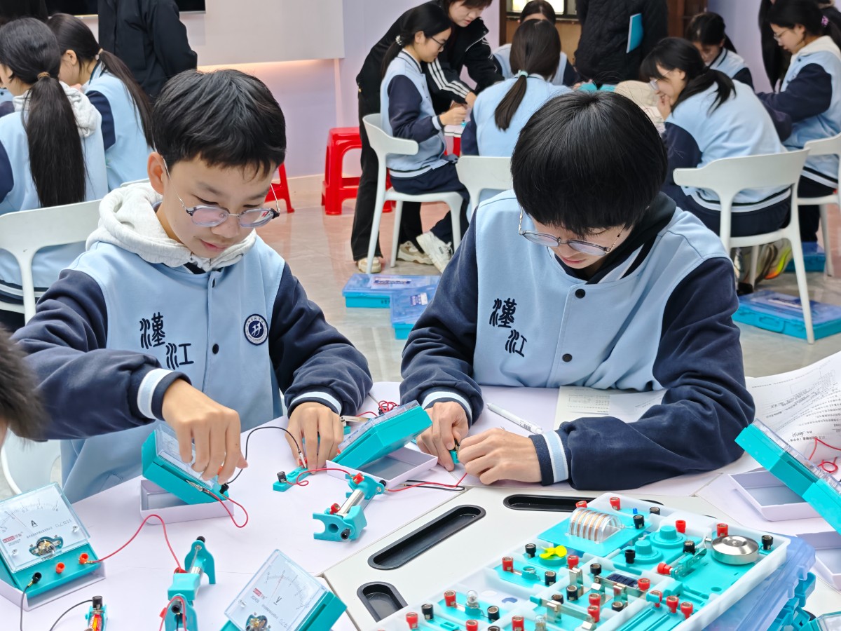 以赛促教展风采，深耕课堂育素养 | 张湾区第十八届“师艺杯”初中物理教学竞赛初赛圆满落幕