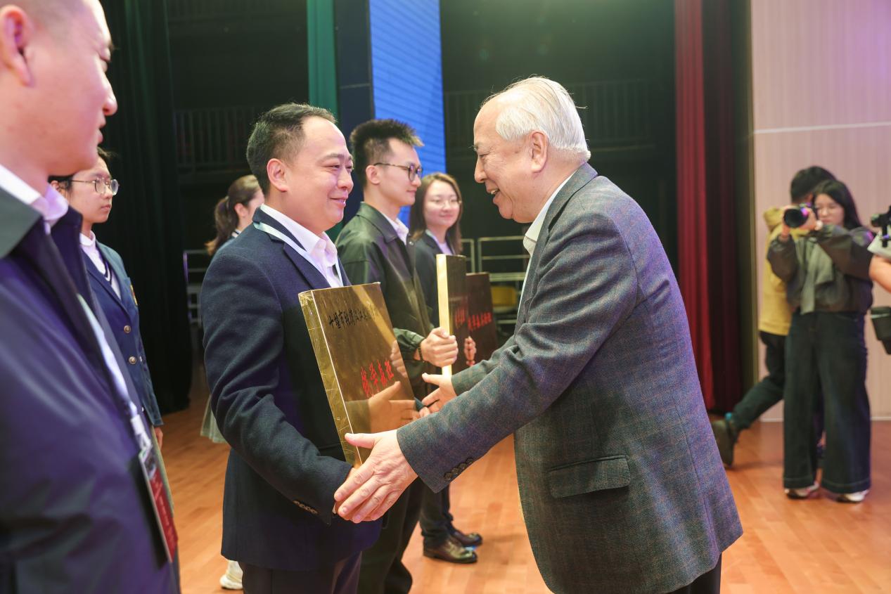 薪火相传梦起航   科学精神育新人 | 汉江实验学校“钱学森班”正式启航