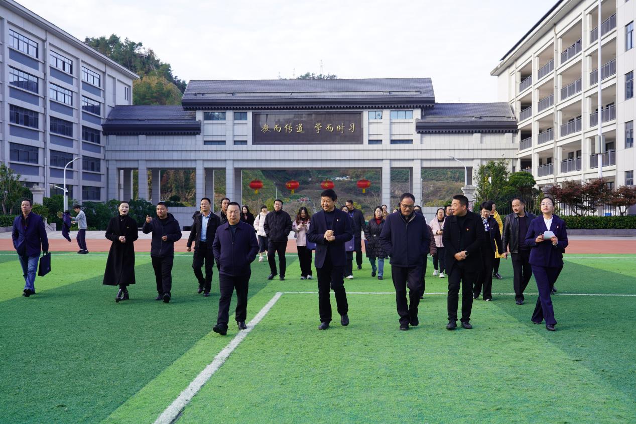 市委社会工作部率队观摩汉江教育党建群团工作成果