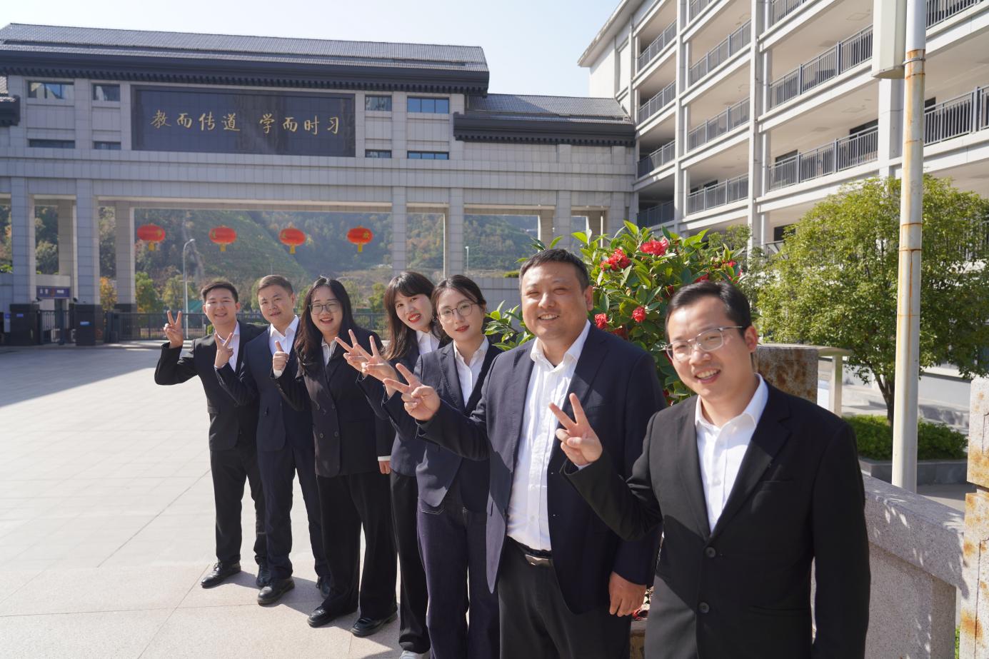 【教师专访】化繁为简育英才 以德润心铸师魂  | 月度德育创新明星教师 王勇