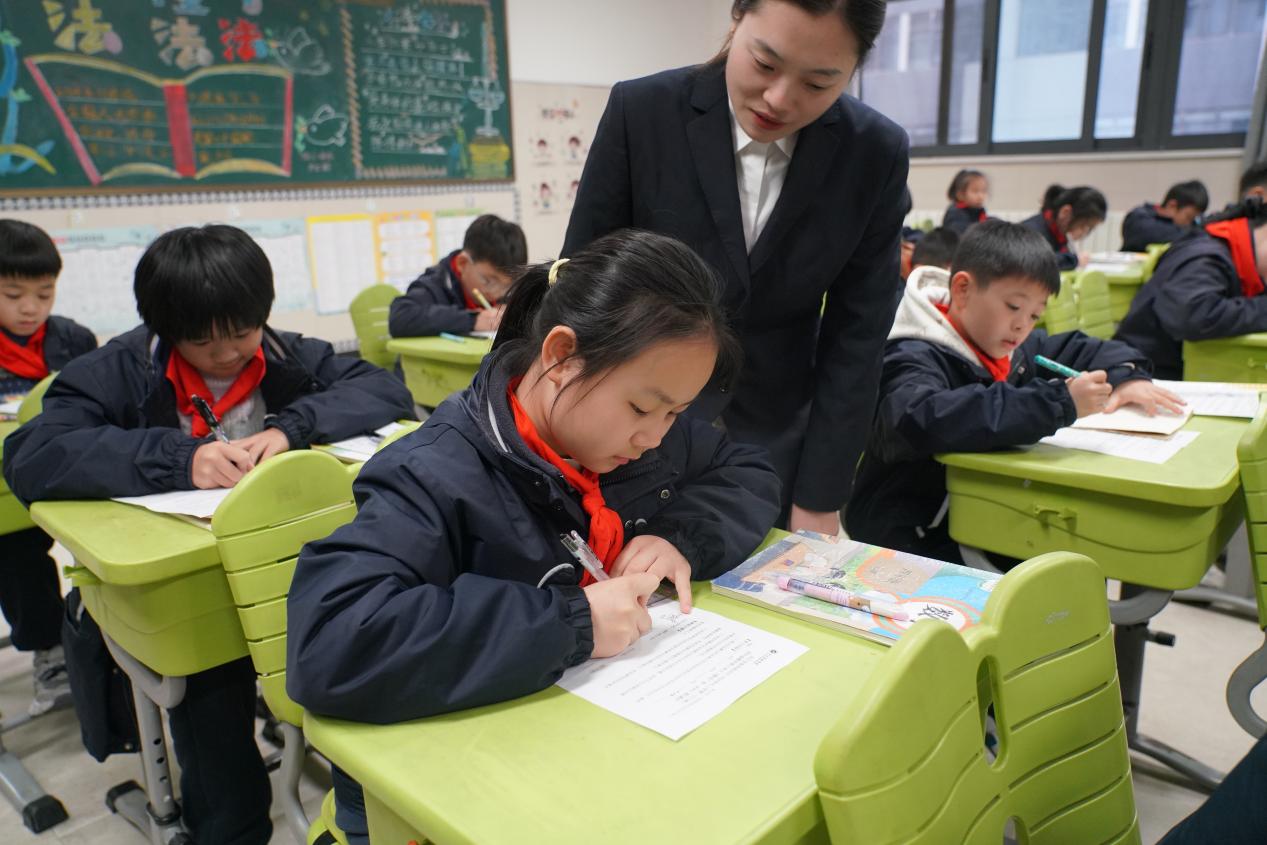 【教师专访】以巧思点燃思维 用真情守护成长 | 月度德育创新明星教师 张玉娇