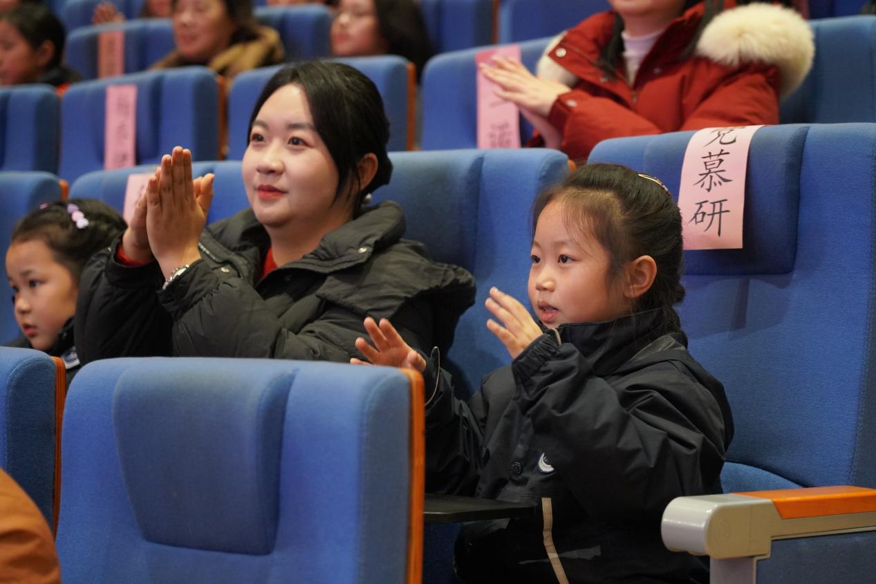 致敬奋斗者  嘉奖好少年 | 汉江实验学校举行2025年教职工子女激励大会