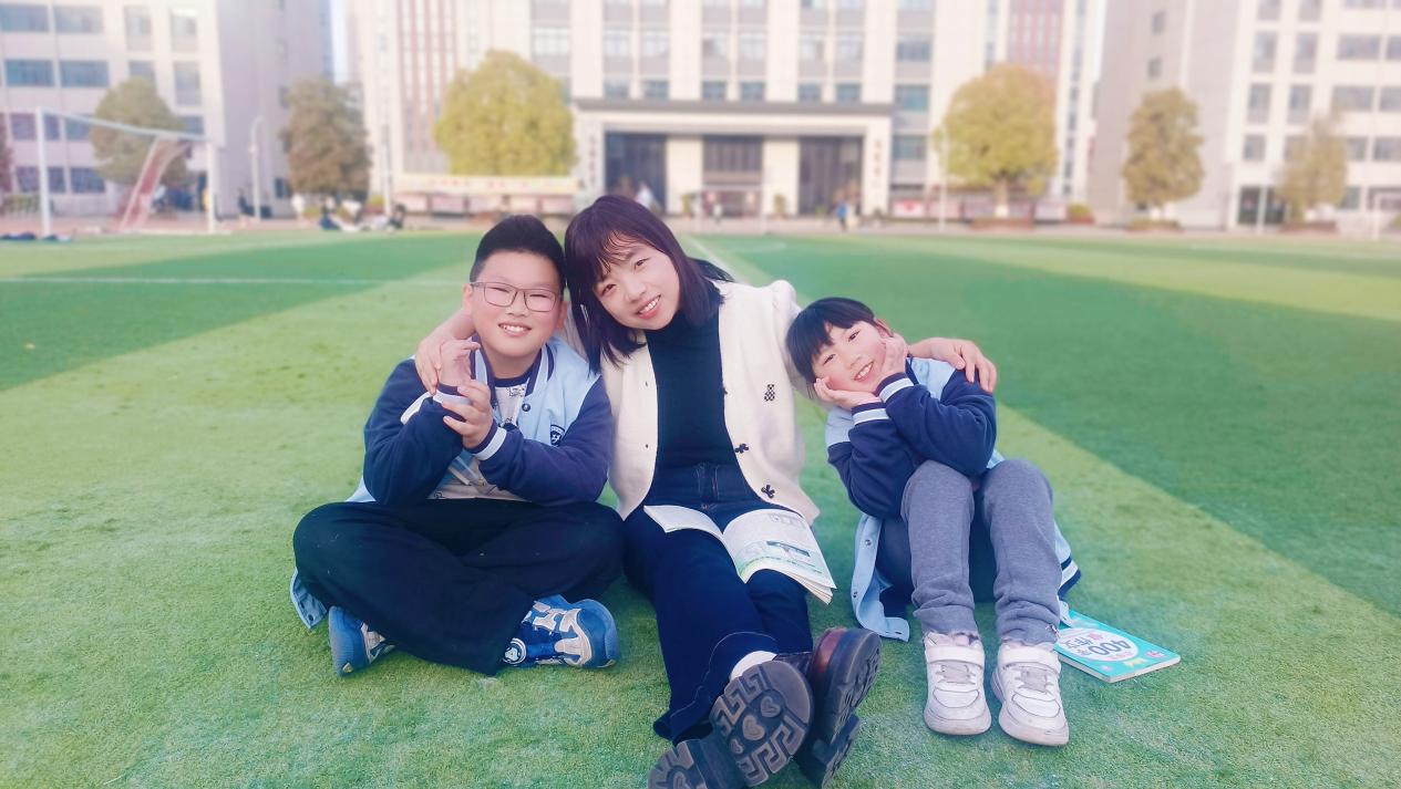 【教师专访】十五年坚守育桃李 以爱为犁待花开  | 月度爱心育人明星教师  李小丽