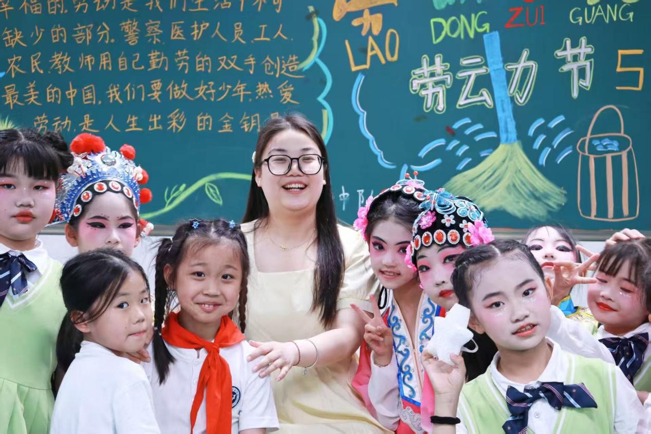 【教师专访】坚守育人初心 绽放师者芳华 | 月度德育创新明星教师 王晓茹