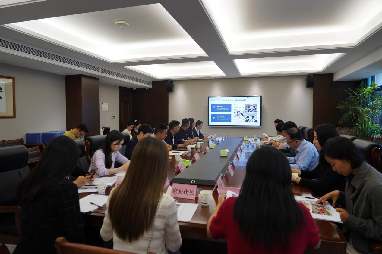 我校食堂开放日 “两代表一委员”共筑校园饮食防线