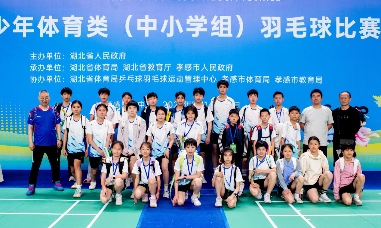 省运赛场汉实少年挥拍摘奖