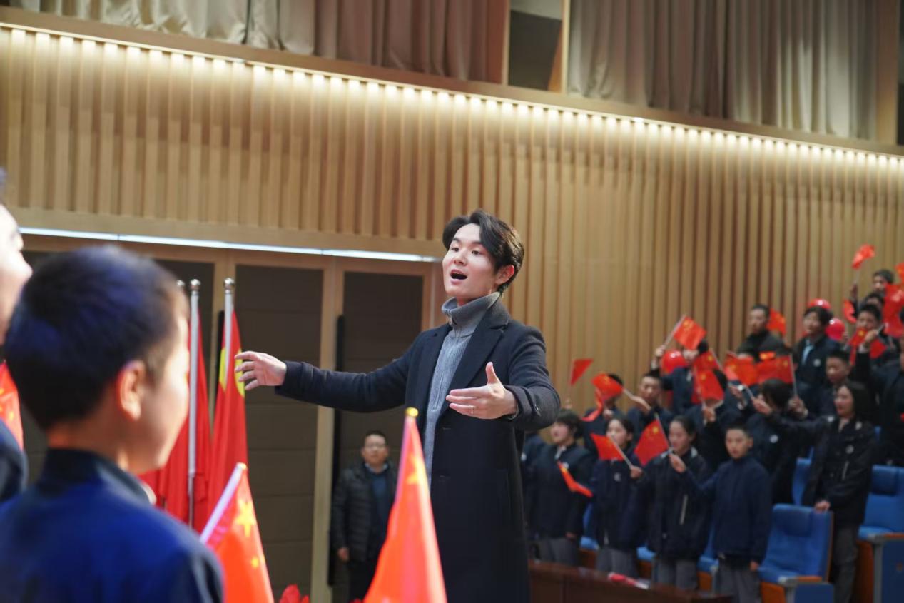 【教师专访】指尖流淌旋律 心中盛满热爱  | 月度德育创新明星教师 刘国栋