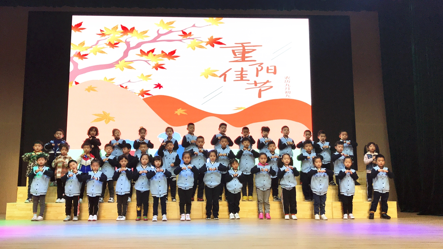 “恰逢重阳时，最美夕阳红”—汉江实验学校幼儿园爱老敬老活动