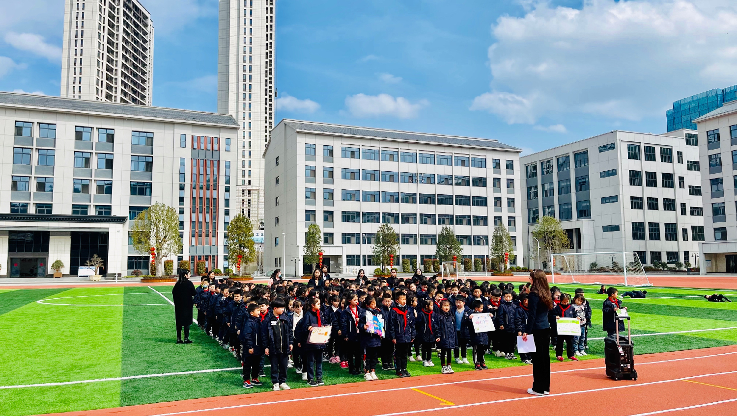 爱绿护绿，争当绿色使者——汉江实验学校小学部植树节活动